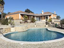 Magnificent four-bedroom villa with sea views