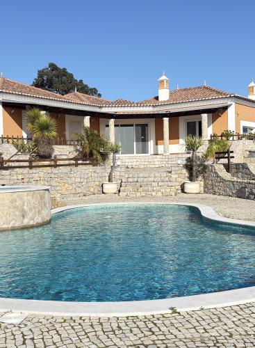 Magnificent four-bedroom villa with sea views